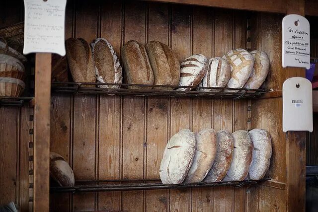 Деревня пекарня. Country Bread Быково пекарня. Пекарня в стиле рустик. Деревенская пекарня. Хлеб сельский пекарня.