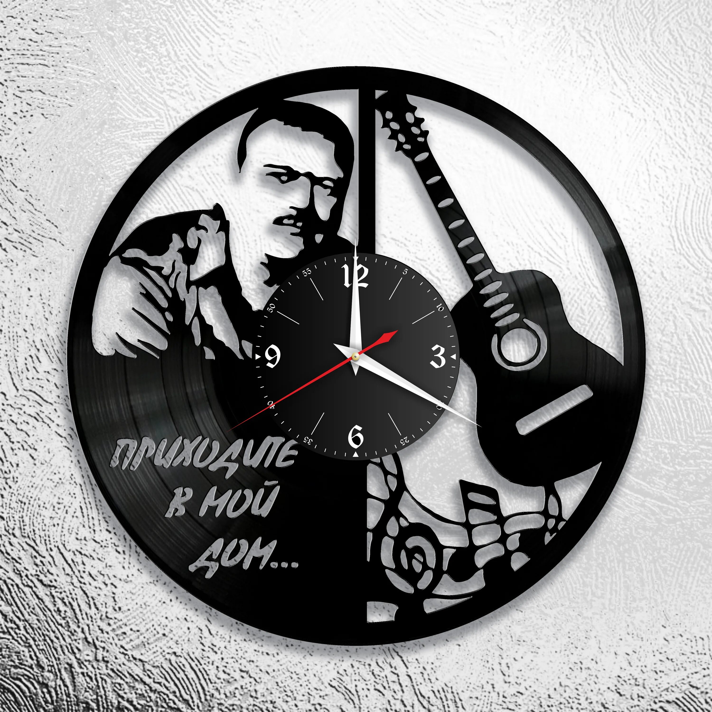 Часы пластины. Часы из пластинки. часы из виниловых пластинок. xfcs bp dbykjds[ gkfcnbyjr.