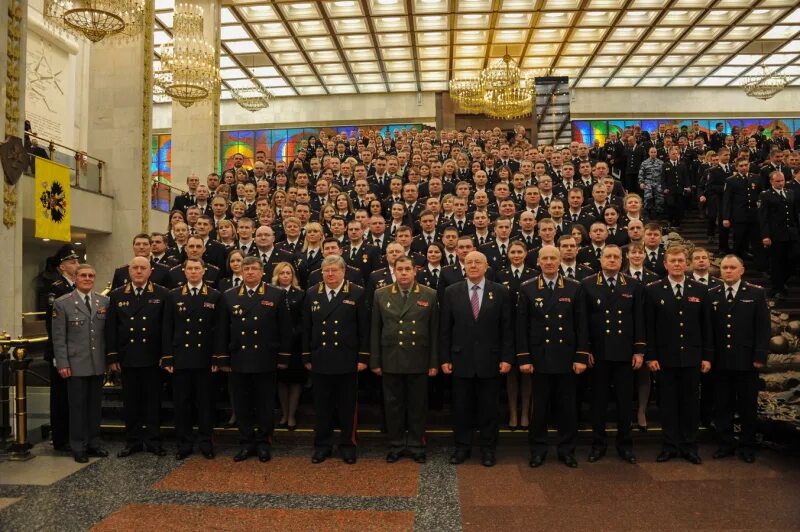 Вручение дипломов на поклонной горе. Заочное обучение кикотя. Заочное обучение кикотя. Выпуск кикотя 2023. Выпуск кикотя на красной площади.