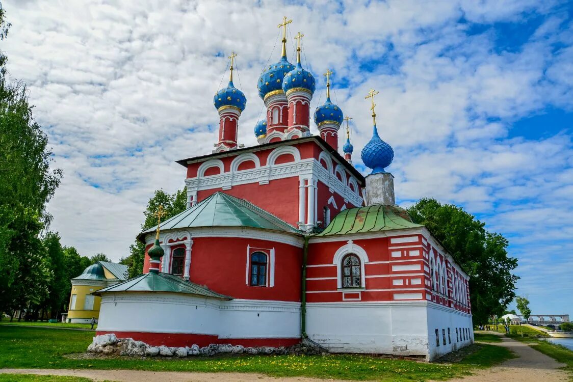 Церковь царевича Димитрия Углич. Церковь Димитрия на крови Углич. Церковь царевича Дмитрия на крови Углич. Церковь царевича Димитрия на крови в Угличе иконостас.