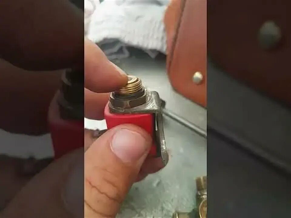 Клапан заправочный 75405-2917360. Клапан газовый гбо atiker 6 мм. Обратный клапан рено меган 2 1. Клапан обратки ваз 2109. Клапан пропускает бензин.
