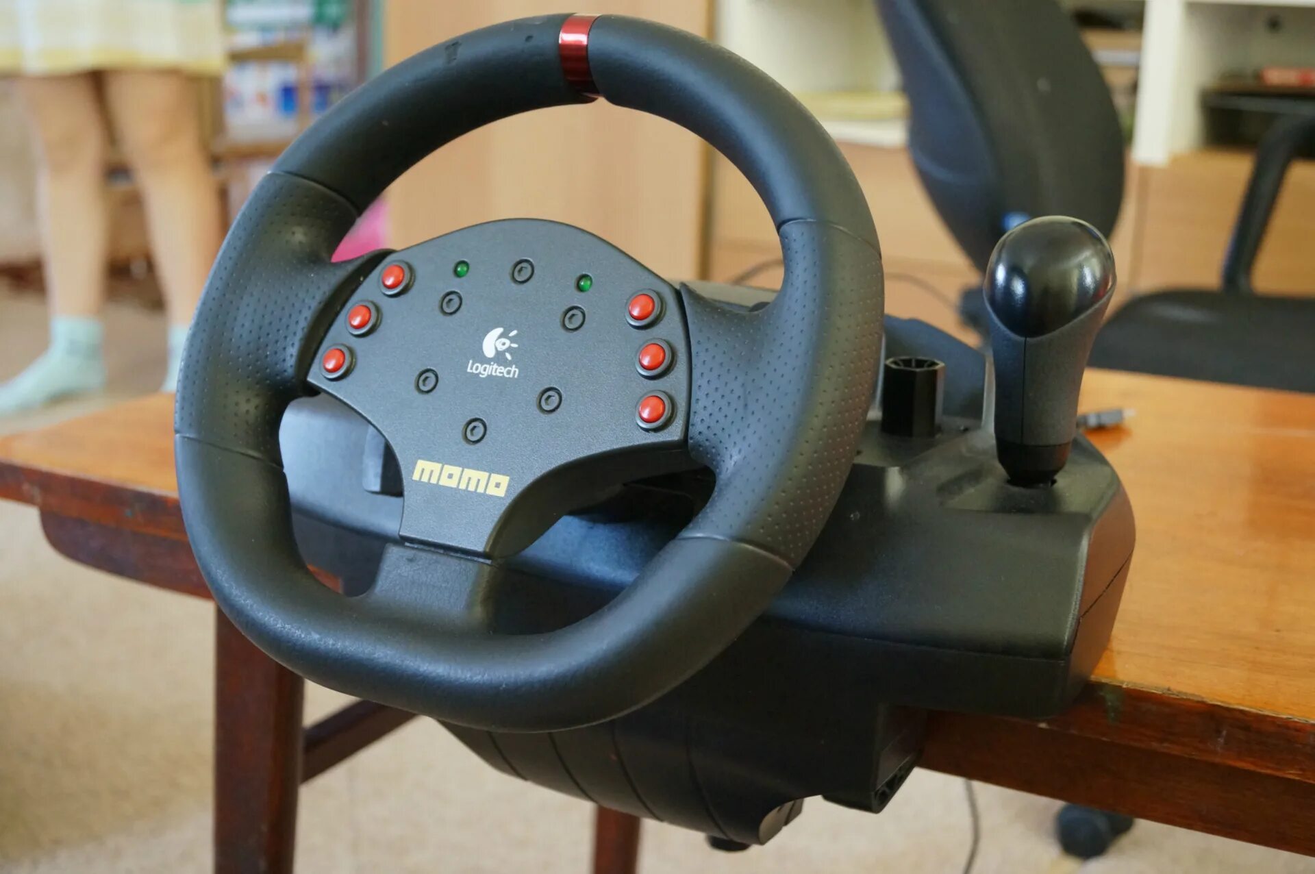 Не работает игровой руль. Руль Logitech Momo Racing. Руль Logitech Momo Racing Force feedback Wheel. Лоджитек МОМО рейсинг игровой руль. Игровой руль Momo Racing Force feedback Wheel.