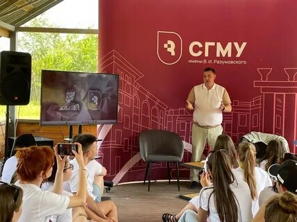 Ковалев выступил поближе высунул батистовый воротничок