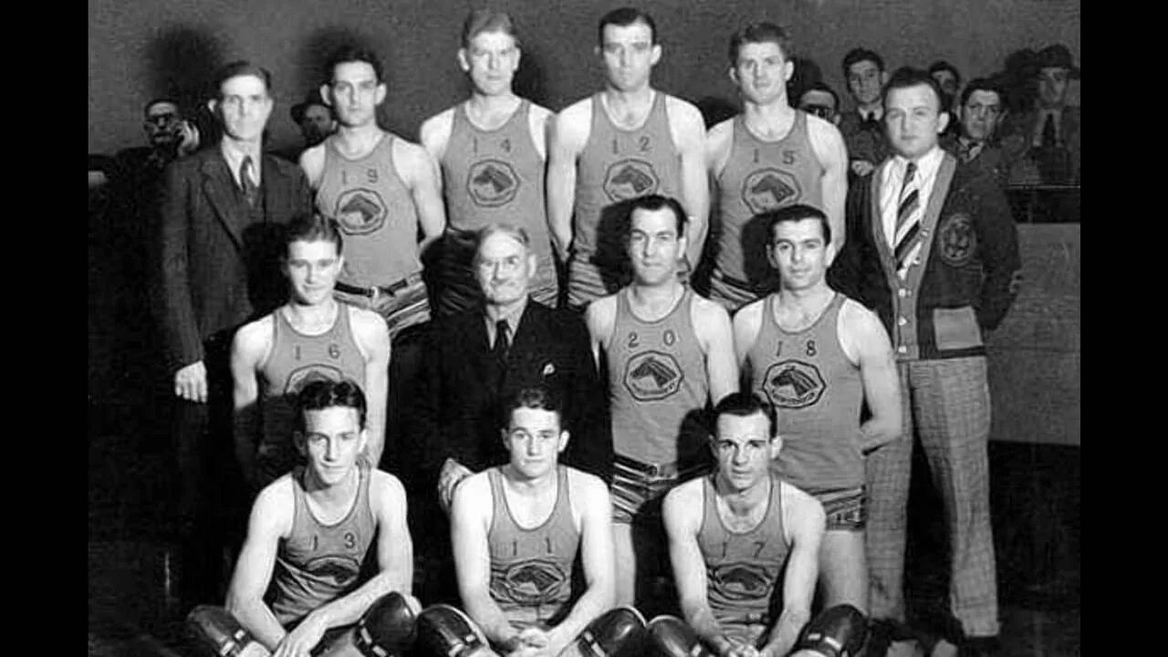 Первая баскетбольная команда. Спортивное общество Маяк баскетбол 1906.