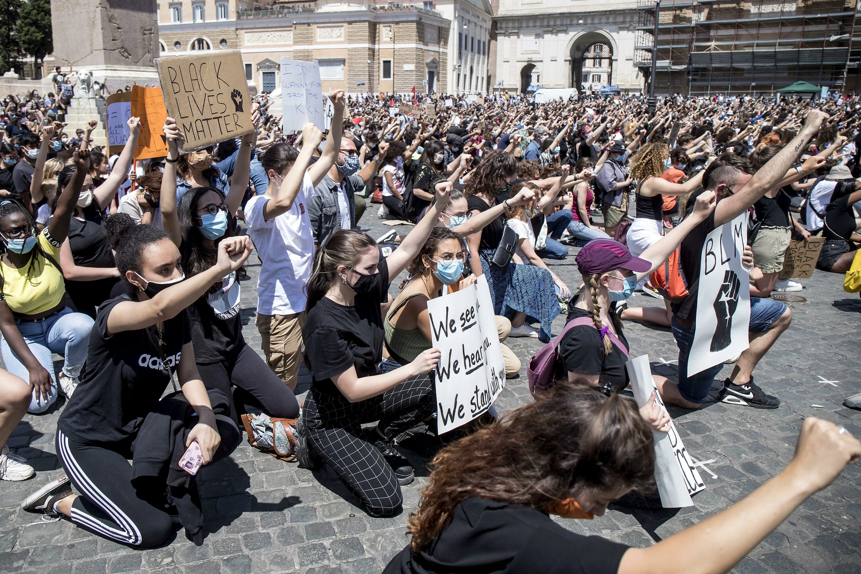 Что такое протест. Протесты европейцы. Протесты в Италии. Митинги и протесты в Европе. Толпа протестов в Европе.