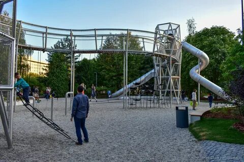 Серая детская площадка