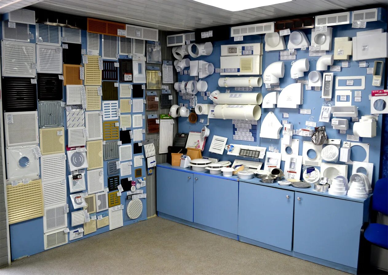 вентиляционный магазин. вентиляционное оборудование. стенды для магазина сантехники. выкладка вентиляции в магазине. вентиляционный магазин.