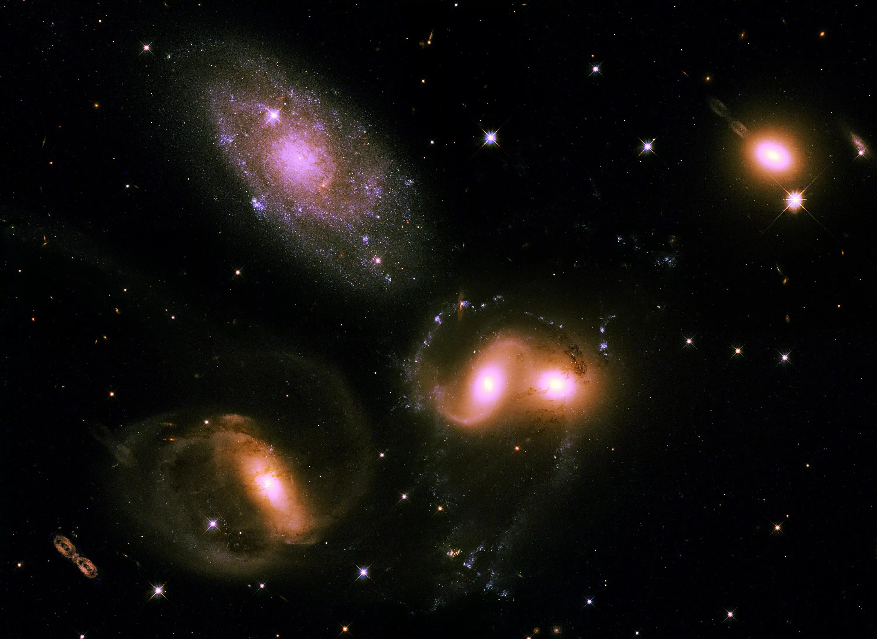 Квинтет Стефана -скопление галактик. Квинтет Стефана снимки. Квинтет Стефана Уэбб. Снимки планет с телескопа Хаббл. Бауц