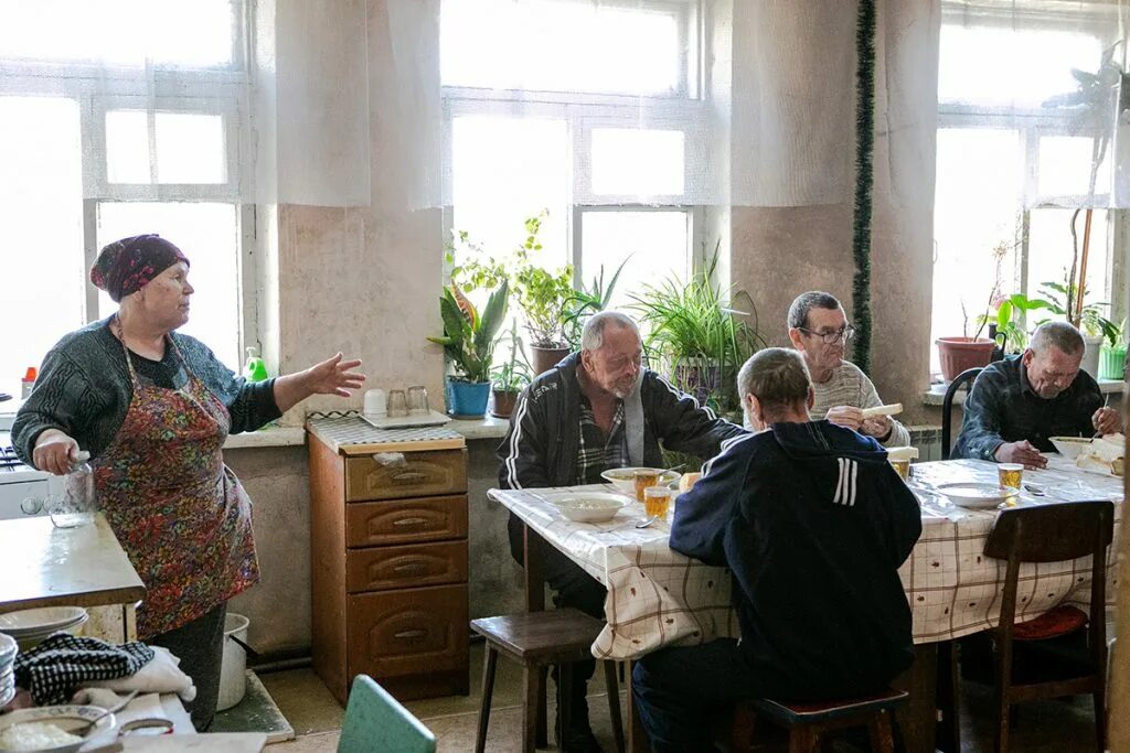 Приют для бездомных людей в москве. Центр для бездомных. Приюты для бездомных людей адреса. Приюты для бездомных людей адреса. Приют для бездомных воронеж.