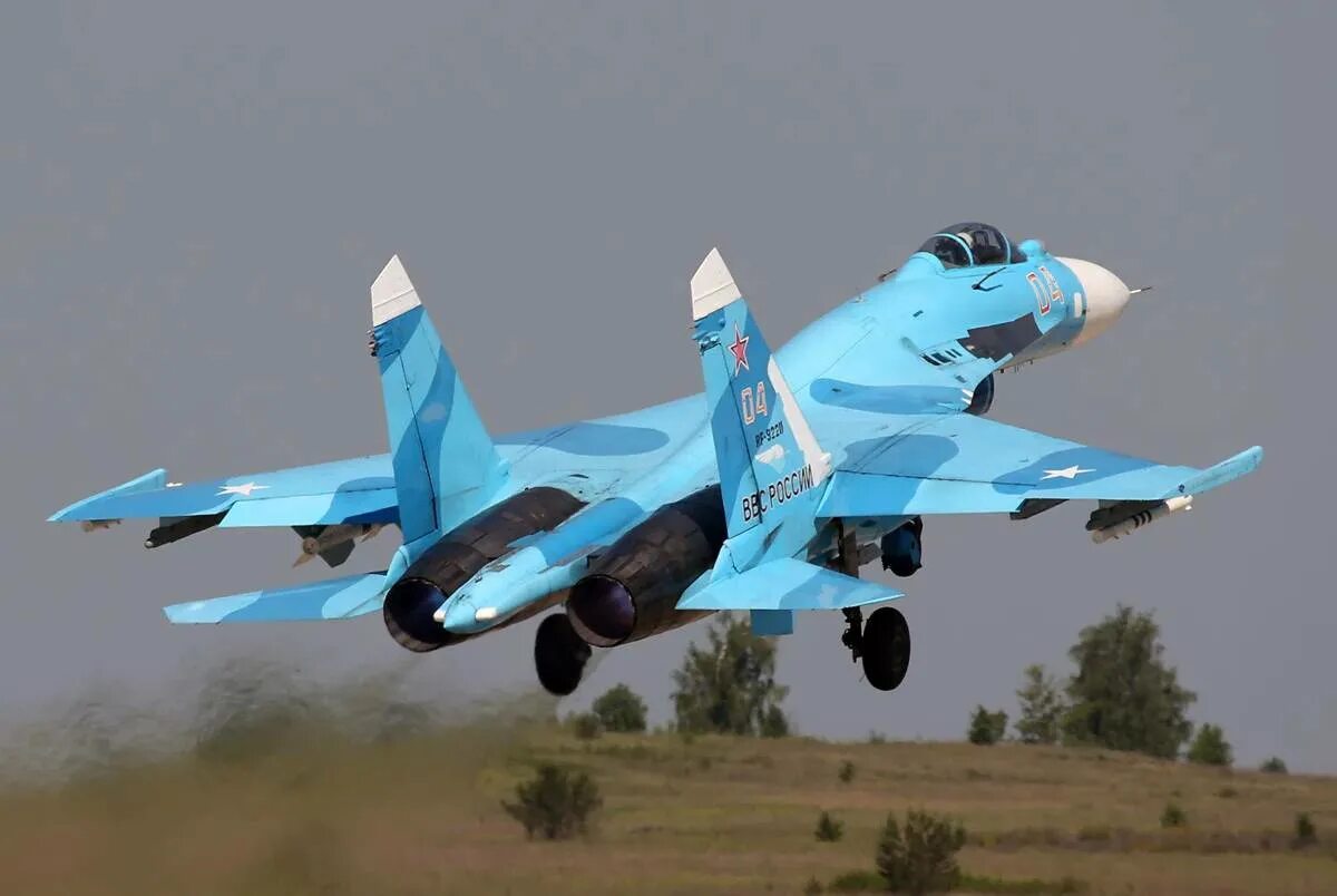 Су 27 1. Истребитель Су-27. Су-27 двухдвигательный реактивный самолёт. Су-27 ВВС России. Истребители России Су 27.