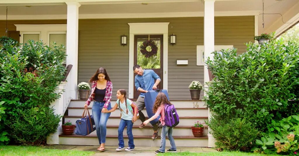 Leave home for work. Покинуть дом. Leave the House. Leaving the House. Family leaving Home.