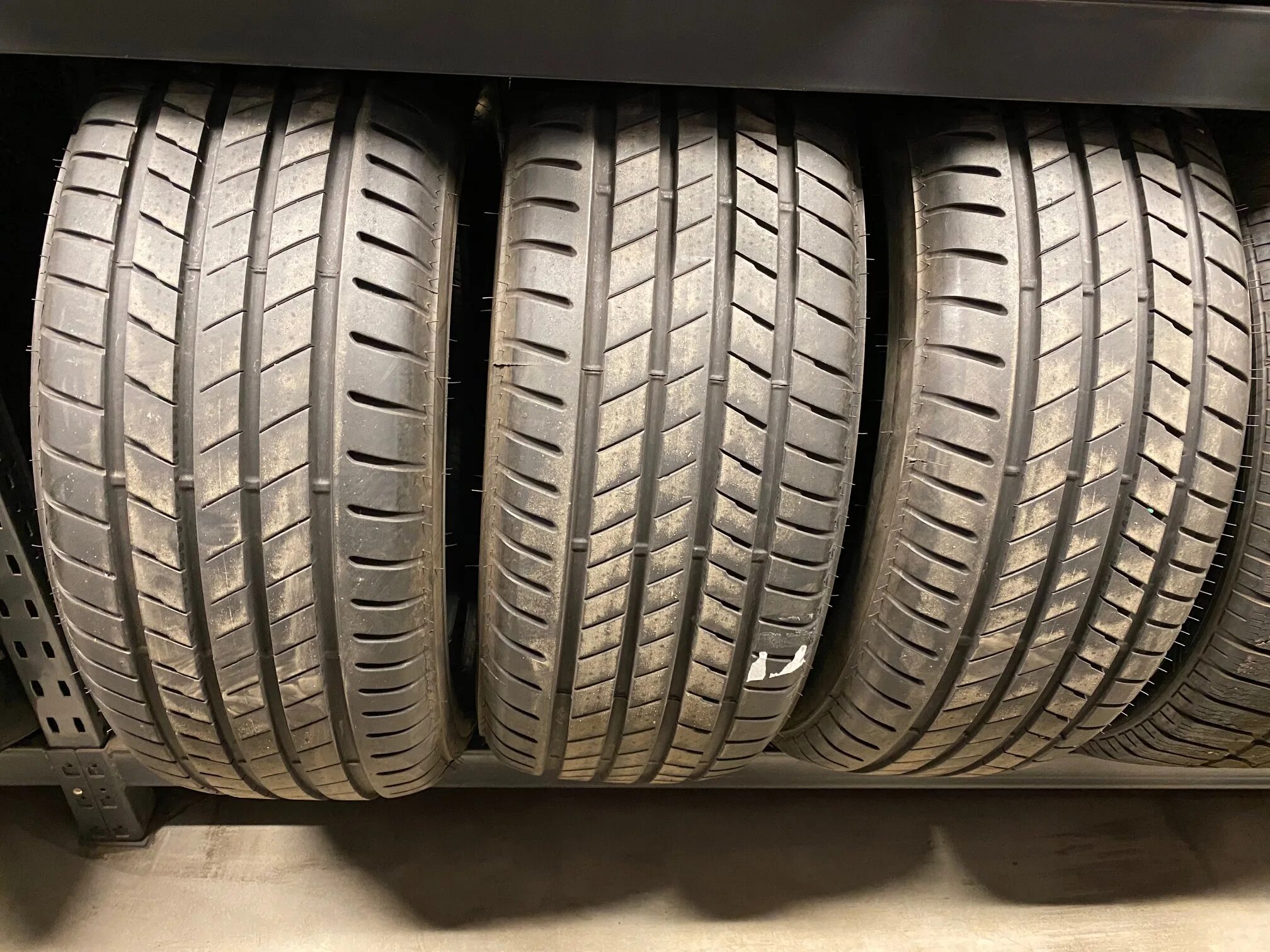 Bridgestone alenza sport. Бриджстоун Аленза 001. Шины Bridgestone Alenza 001. Шины летние Bridgestone Alenza 001. Bridgestone Alenza 001 RUNFLAT.