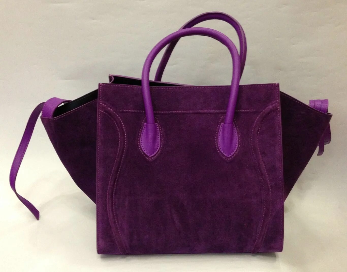 Фиолетова 44. Фиолетовая кухня в интерьере. Спальня в сиреневом цвете. Фиолетова 44. Сиреневый бульвар 44к1 планировка.