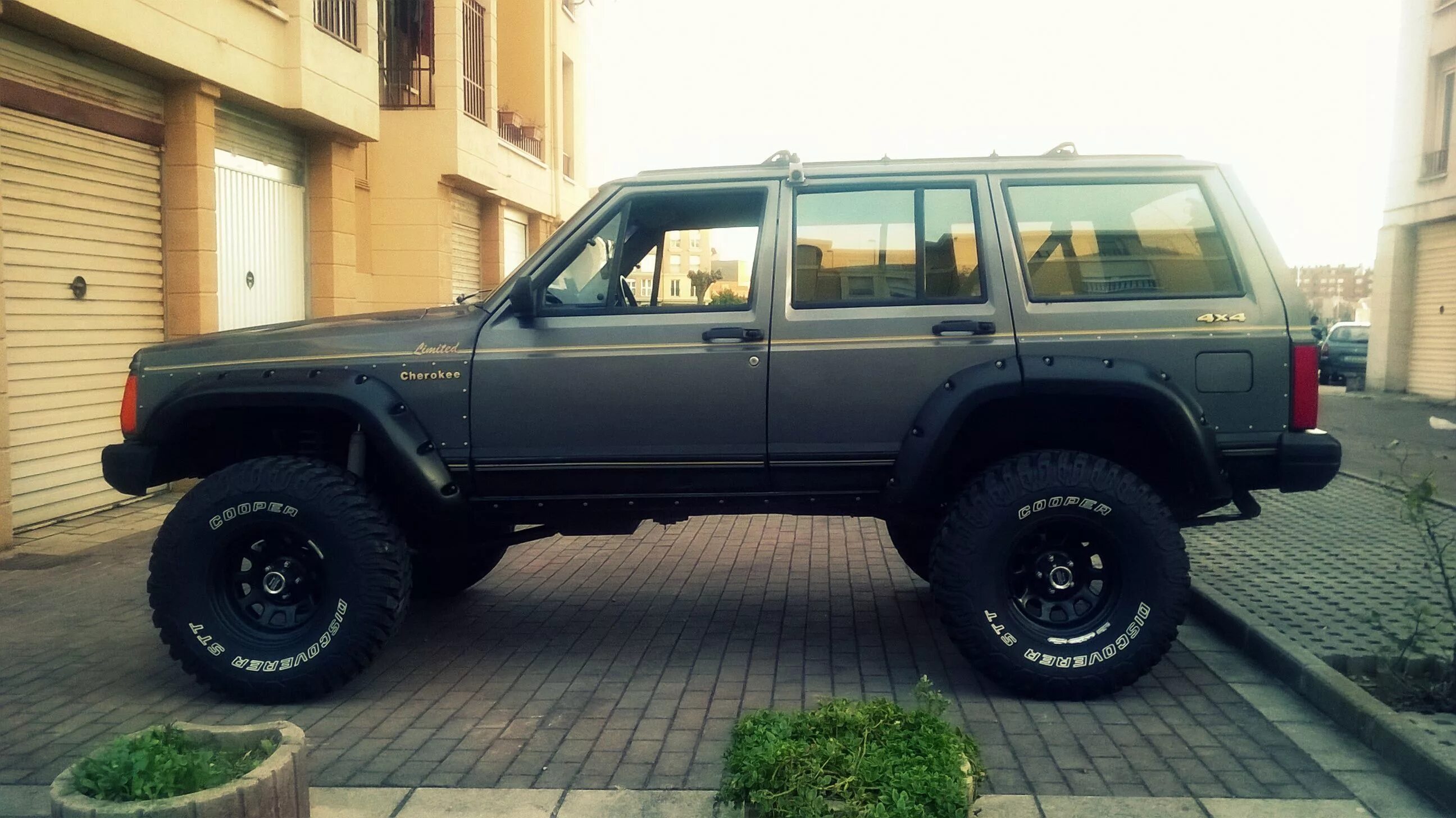 Jeep cherokee xj 32 колеса. Jeep xj 32 11,5. 5. Jeep xj 33. Колесный чероки.
