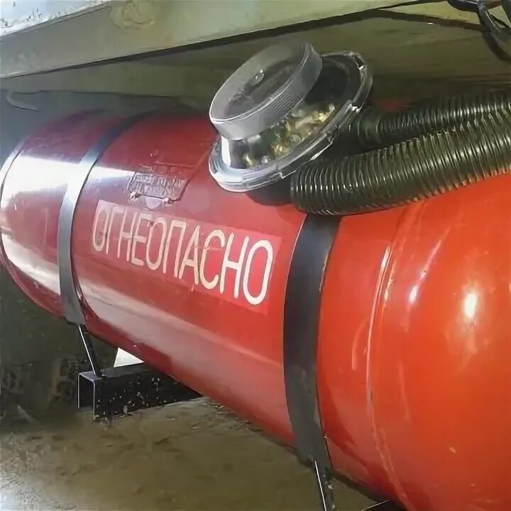 Машина с баллонами газа. Гбо газ баллон метан. Гбо баллон на 100 литров солярис. Зил 130 баллоновоз. Газ баллон метан 4 поколения.