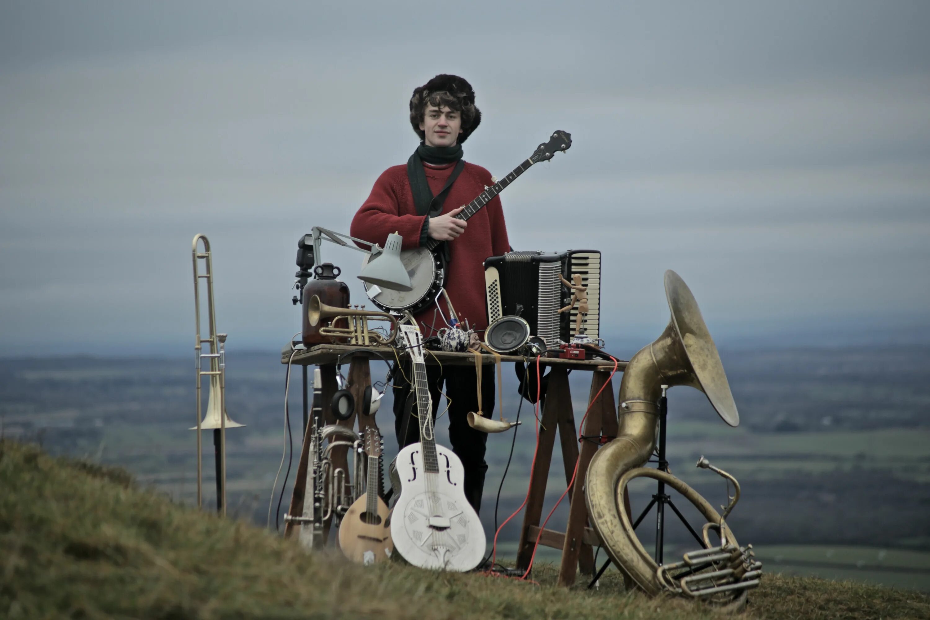 Бреминские музыканты. Cosmo Sheldrake британский музыкант. The Moss Cosmo Sheldrake. Cosmo Sheldrake Постер. Мультиинструменталист.