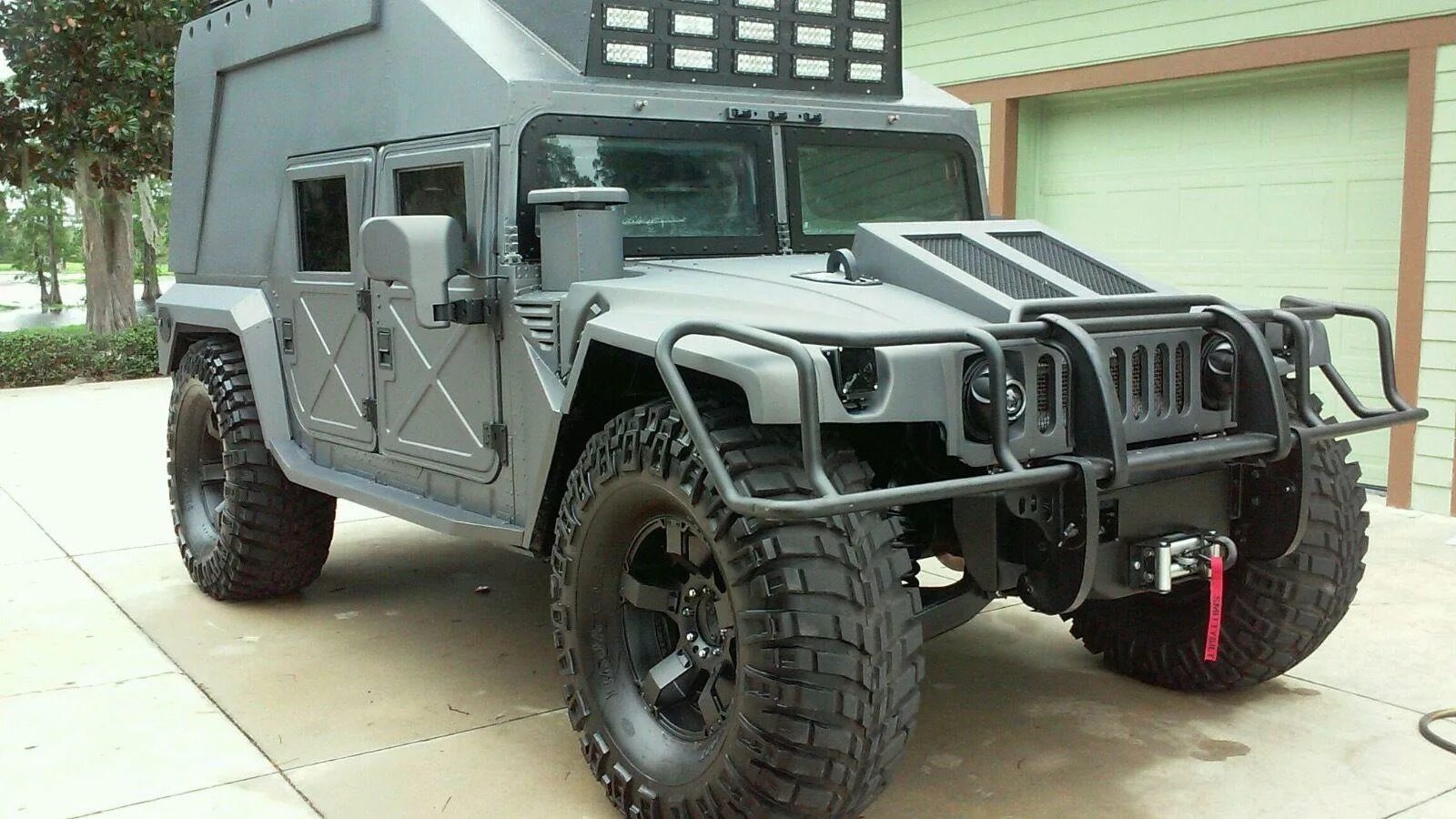 Купить бронированный песня. Hummer h1 Humvee. Hummer h1 армейский. Hummer h1 1999. Хаммер h1 экспедиционный.