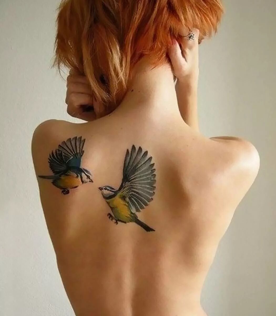 Птица спиной вперед. Тату для девушек. Красивые женские Татуировки. Тату на лопатке. Тату птицы.