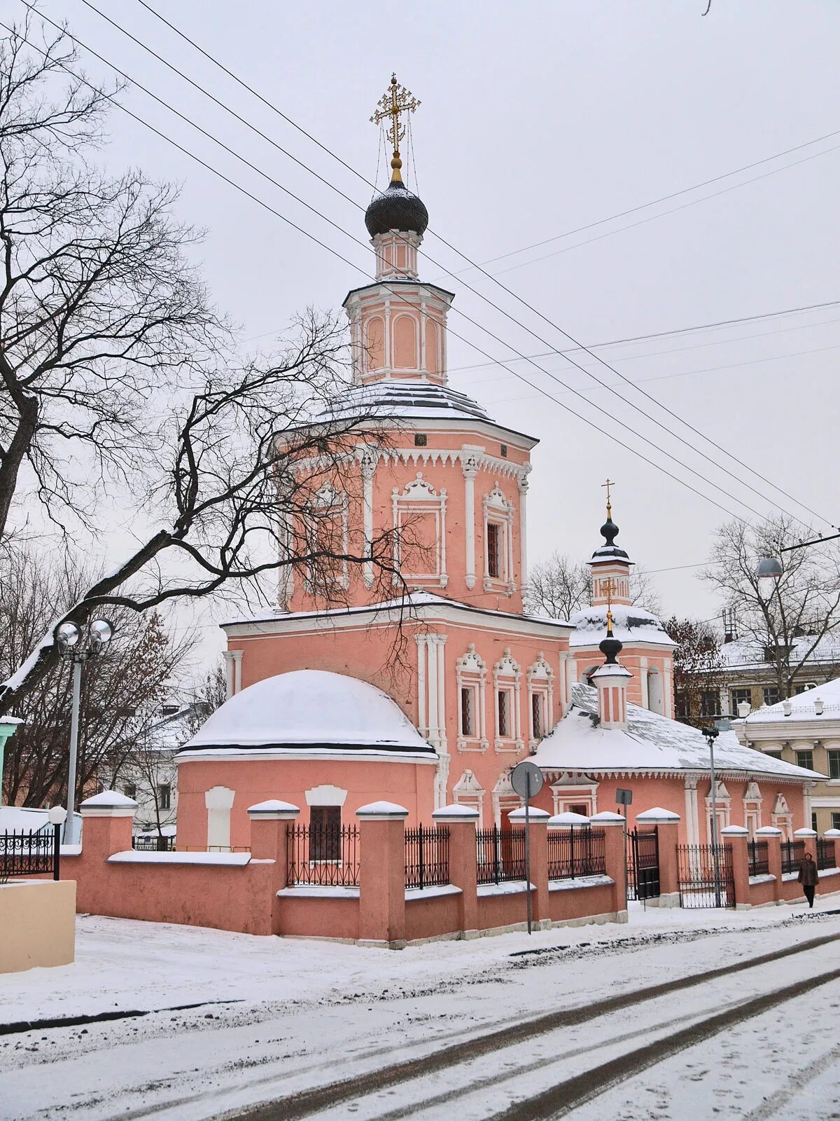 Храм Святой Живоначальной Троицы в хохлах. Храм Святой Живоначальной Троицы в Хохловском переулке. Москва храм в хохлах Живоначальной Троицы. Церковь Троицы в хохлах Хохловский переулок.