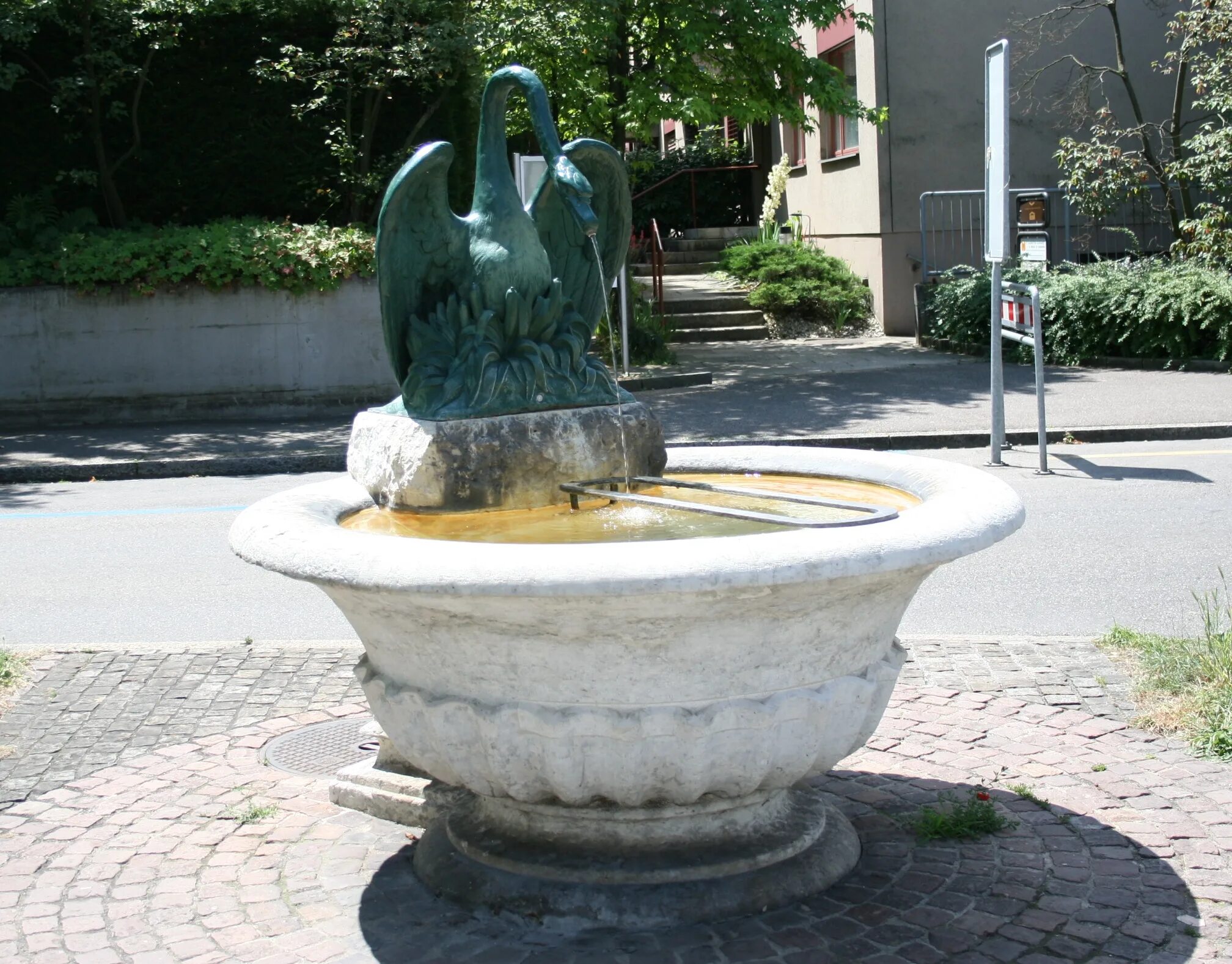 Latina milk fountain. Brunnen. Brunnen wal brunnen wal. Brunnen wal brunnen wal. Brunnen город.