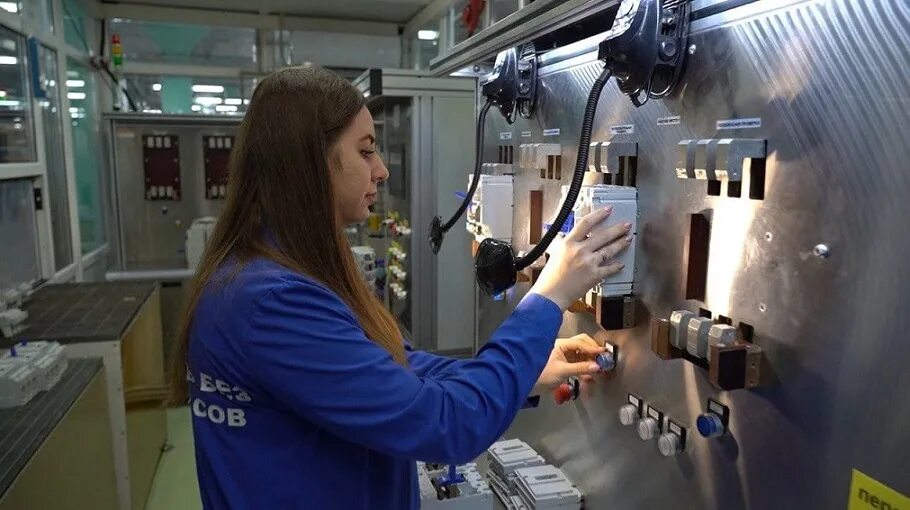 С какого числа работают заводы