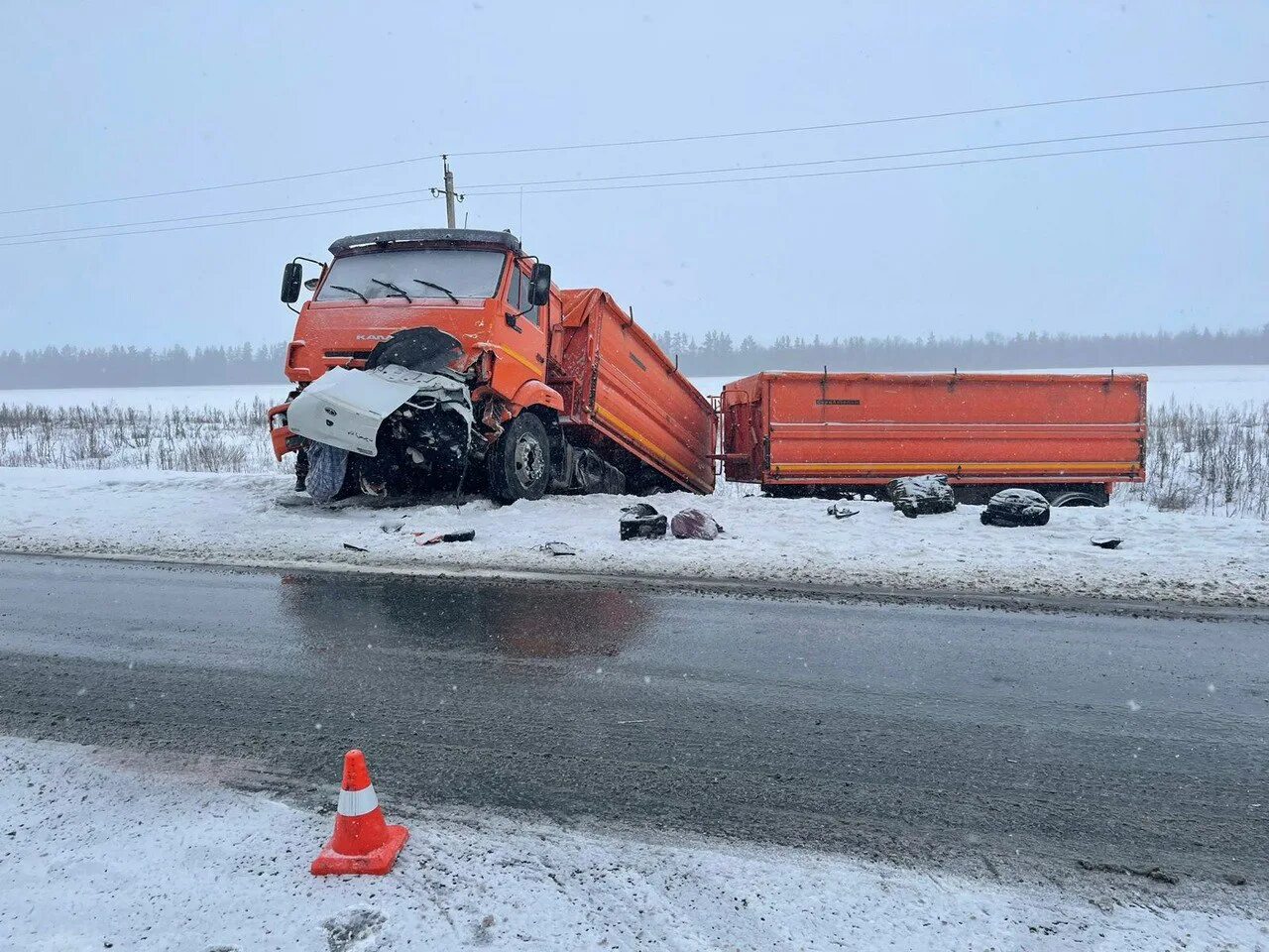 Аварии 06. ДТП трасса Оренбург Орск. Трасса Оренбург Орск авария вчера. Авария на трассе Оренбург Орск. Авария на трассе Оренбург Орск вчера.