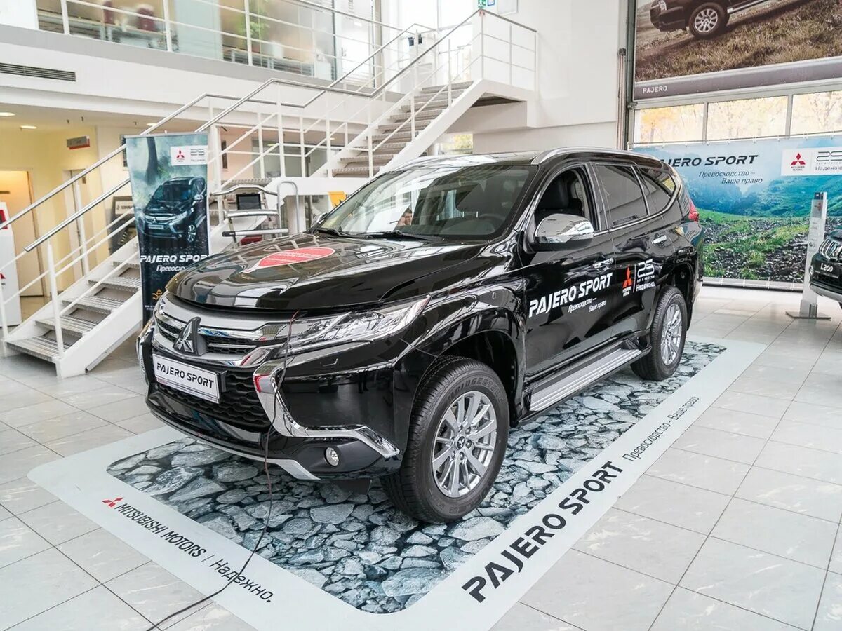 Купить мицубиси новый у дилера. Mitsubishi Pajero Sport III Рестайлинг. Pajero Sport 3 Рестайлинг Ultimate. Новый Мицубиси Паджеро 2018. Модельный ряд Mitsubishi Pajero 2020.