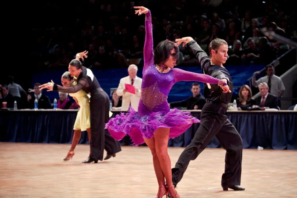 Что такое латины. Самба бальная. Спортивные бальные танцы. Латиноамериканские бальные танцы. Спортивные бальные танцы латина.