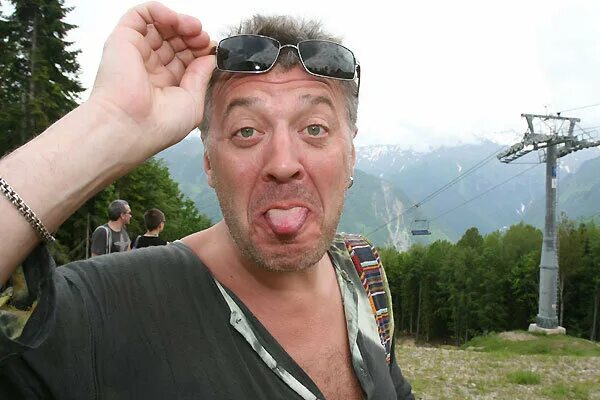 Как живет Артур Ваха, почему актер развелся после 10 лет брака и молодая жена, г