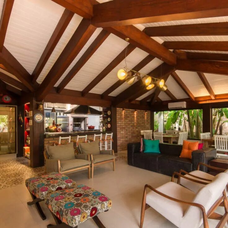 Застекленная летняя гостиная и веранда: 30 идей на фото Rustic sunroom, Sunroom 