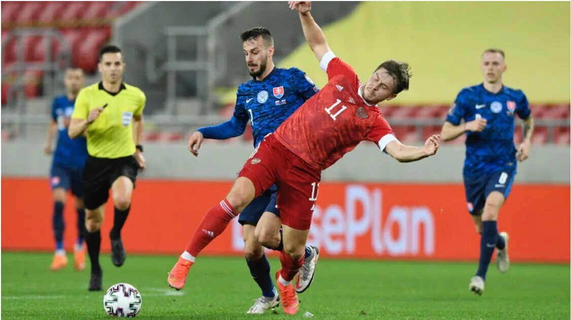 Братислава митинг. Сборная словакии 2022. Выступление словакии. Словакия против россии. Сборная словакии по футболу.