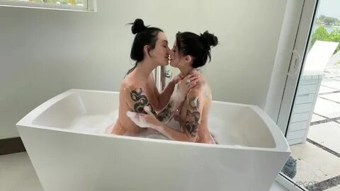 anastasiagoth taking a bath with your best friend @catkitty21 xxx onlyfans ...