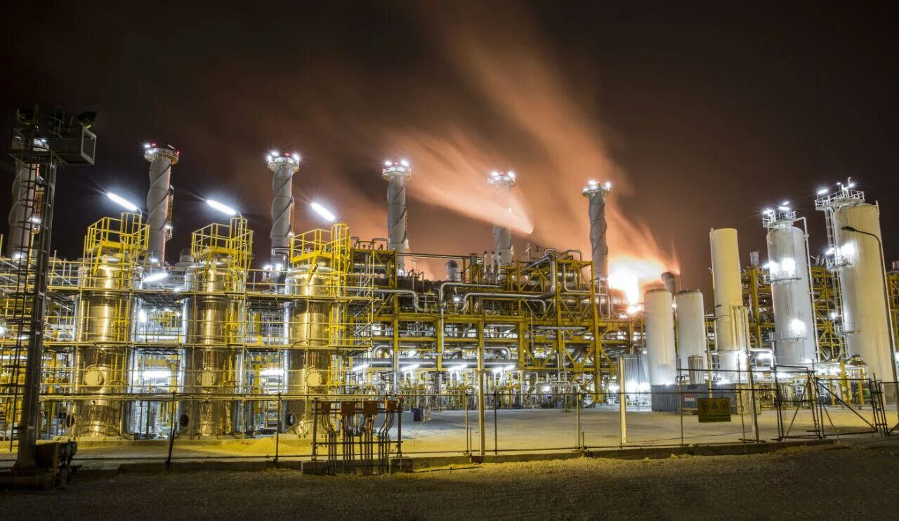 Нефтехимический завод Иран. Газодобывающая промышленность Ирана. Нефтехимическая промышленность в Иране. Химическая промышленность Ирана.
