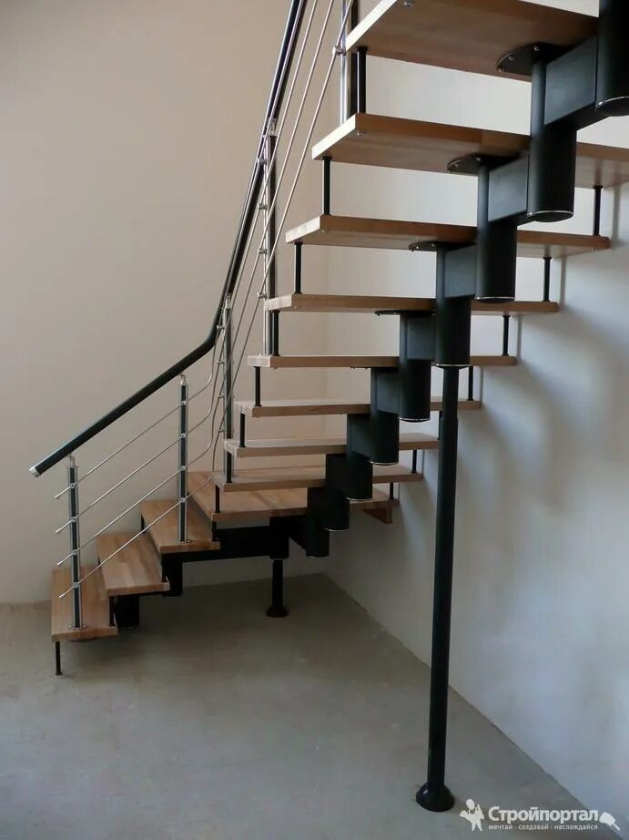 Куплю сходи. Лестница металл 40на40. Металлическая модульная лестница Леруа Мерлен. Лестница модульная Joker-700. Лестница на металлическом каркасе.