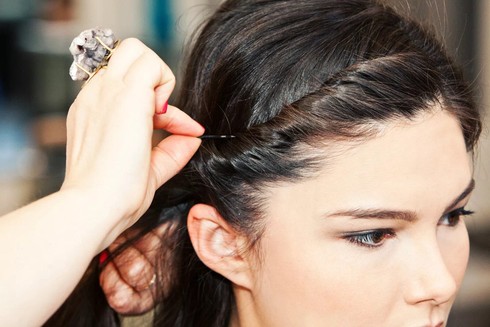 Прически с невидимками на короткие волосы. Прическа из жгутиков. Как сделать жгутик. Прическа жгутики. Прическа жгутики на длинные волосы.