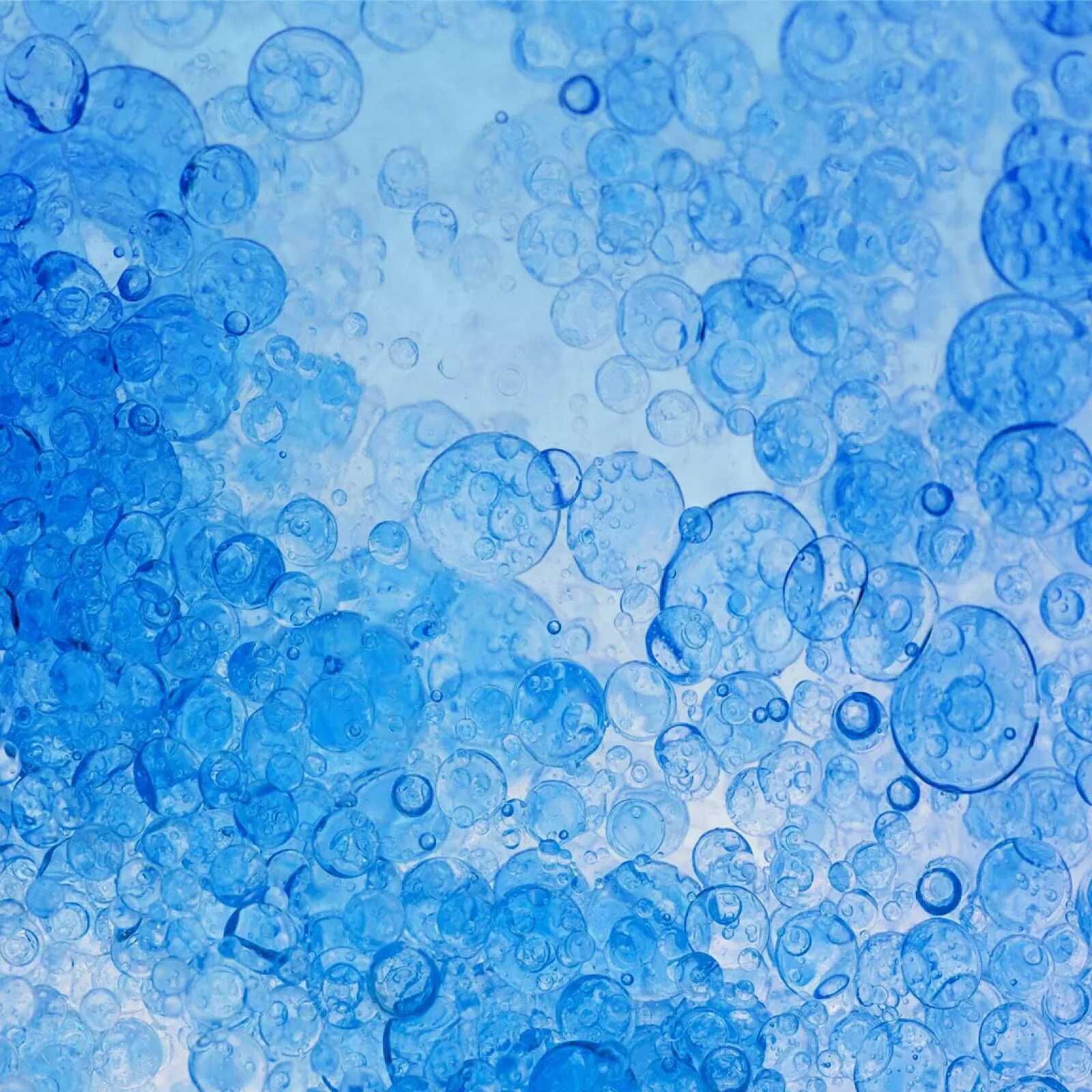 Синяя пена. Вода фон. Фон пузыри. Синие пузыри. Голубые пузырьки.