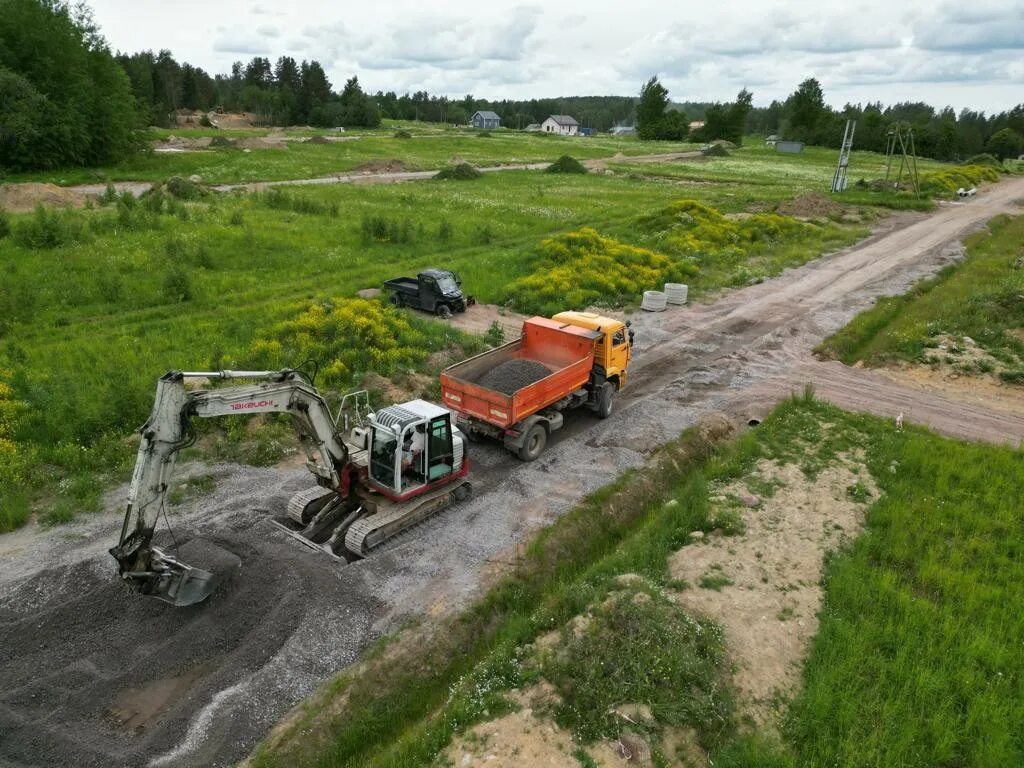 Дорога на поселок том. Строительство дорог. Укладка дорог. Обустройство дороги в коттеджном поселке. Технологические инновации в строительстве дорог.