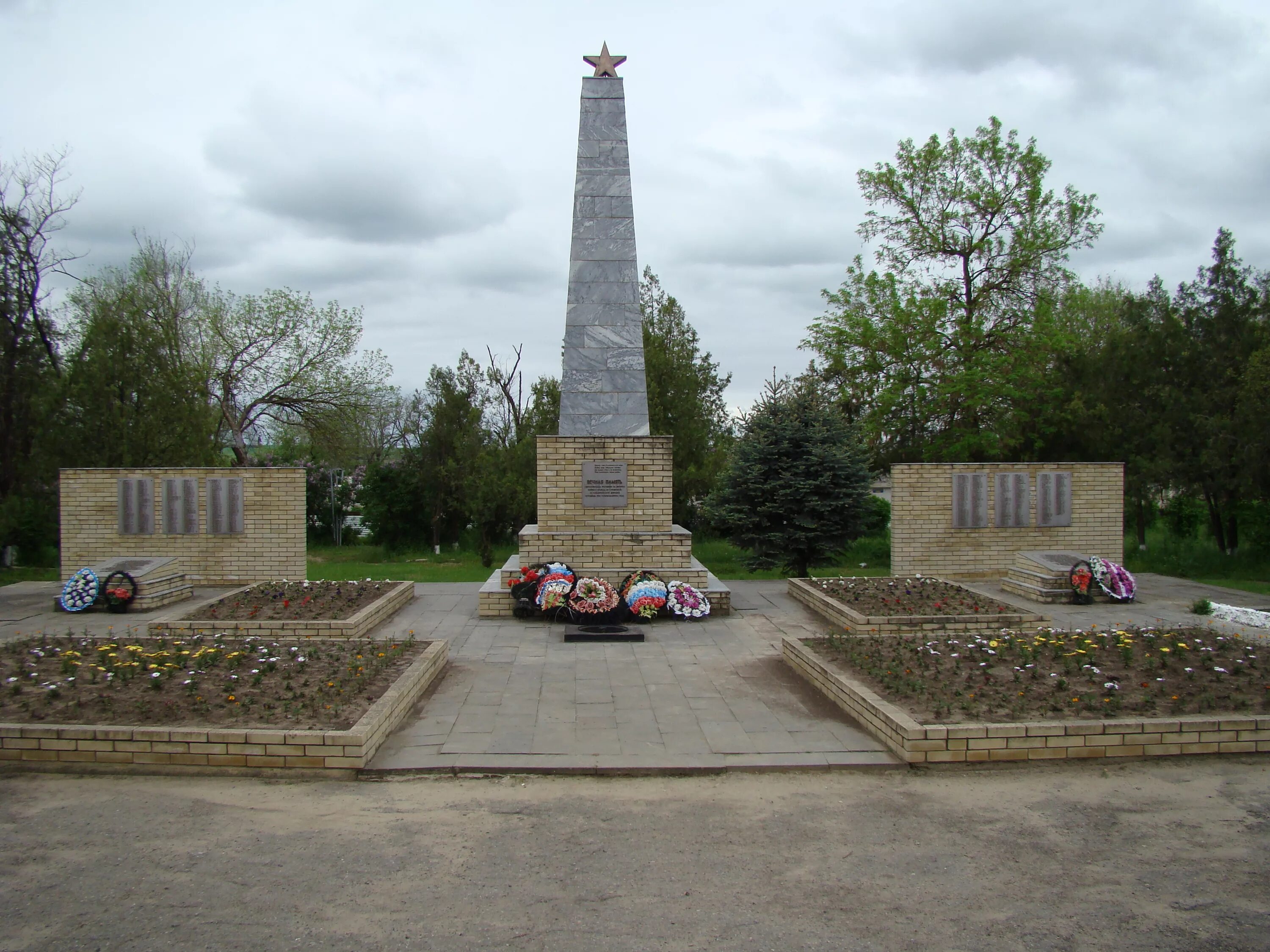 Красное село мемориал Братская могила воинам. Саблинское Братская могила. Братская могила советских воинов 1943 года. Ставропольский мемориал братской могилы 1941-1945. Погода в селе саблинском