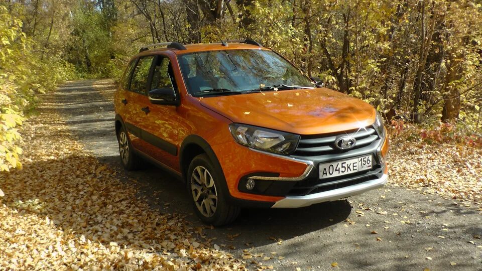 Лада Гранта Кросс в цвете Аурум (134) оранжевый металлик Авто
