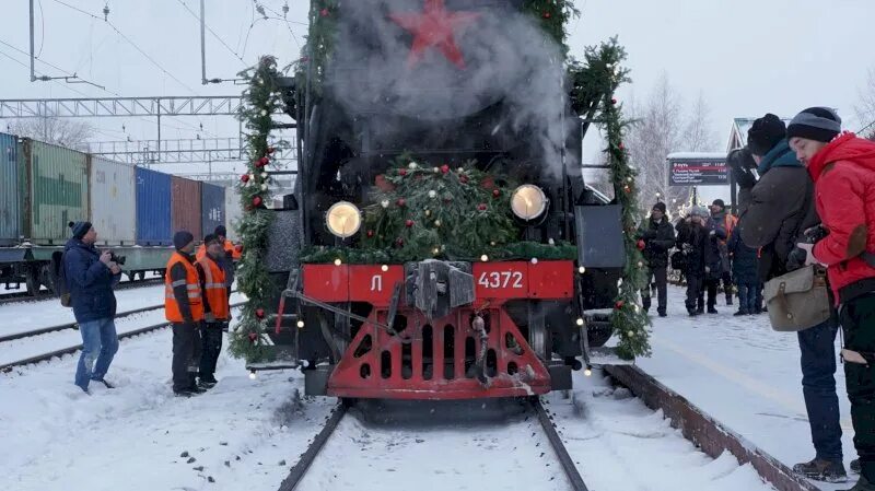 Туристический поезд из екатеринбурга. Ретропоезд Уральский экспресс. Станция Шувакиш ретро поезд. Уральский экспресс Шувакиш. Ретро поезд Уральский экспресс станция Шувакиш.