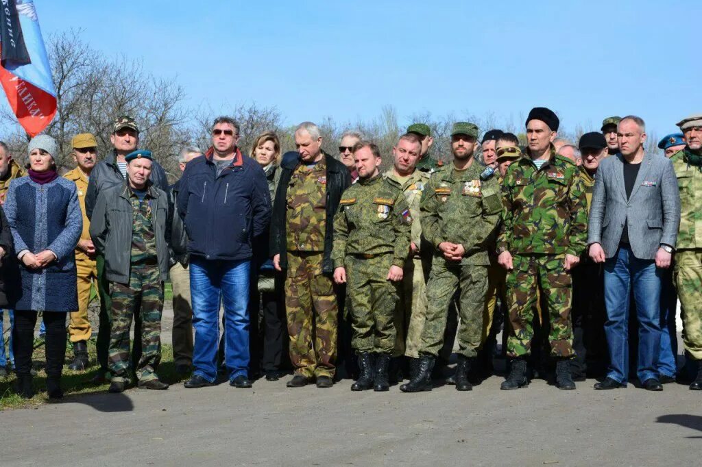 Снежное днр 2015. Снежный город. Горловка макеевка. Донбасс снежное. Город снежное донецкая область.