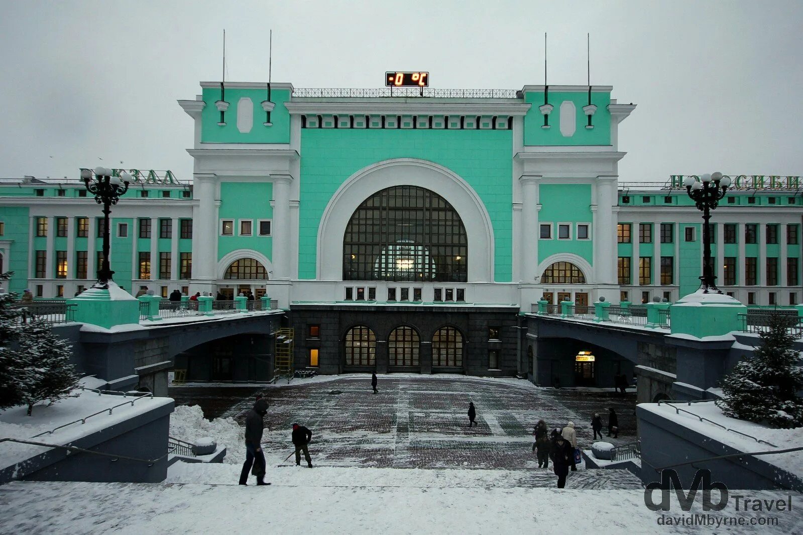 Новосибирск вокзал. Новосибирский ЖД вокзал. Новосибирск вокзал Новосибирск-главный. Ж Д вокзал Новосибирск главный.