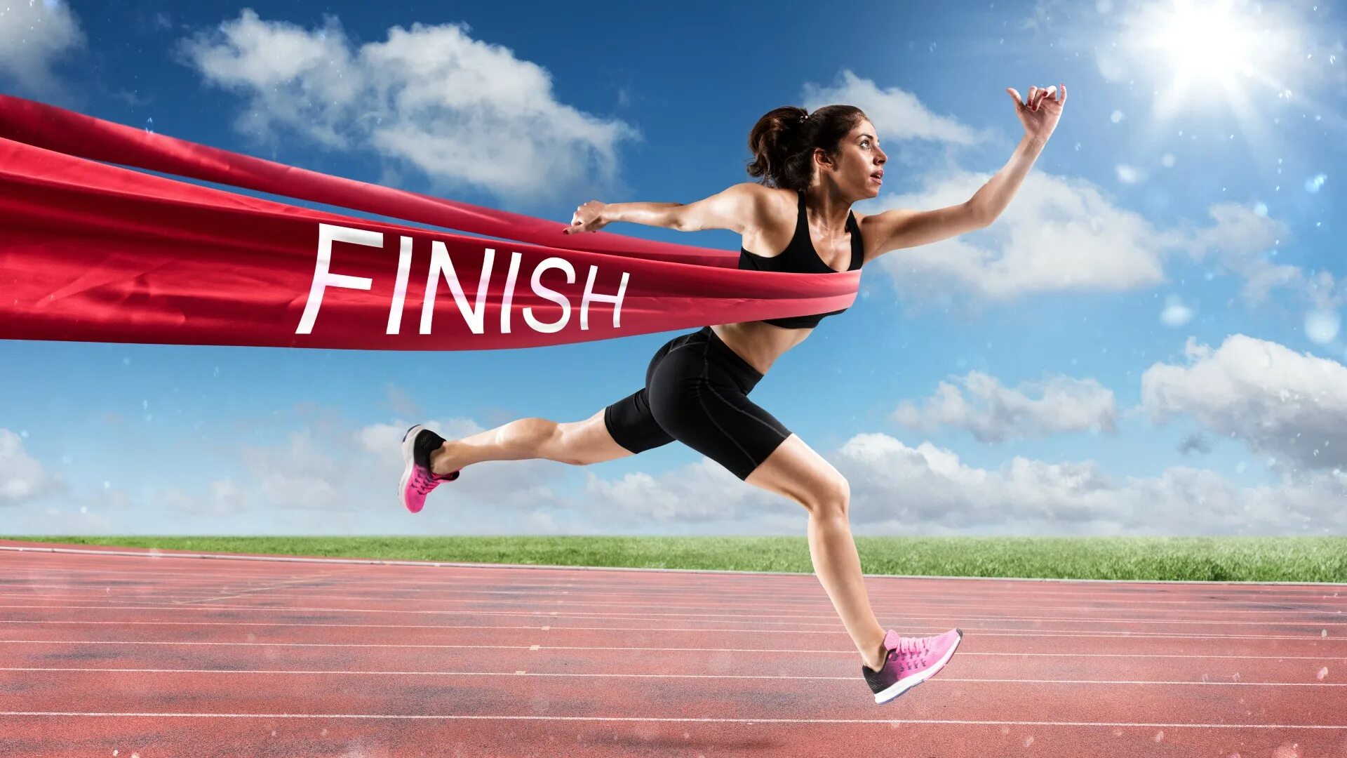 It s time to run. Финиш. Бегунья на финише. Финишная прямая. Девушка на финише.