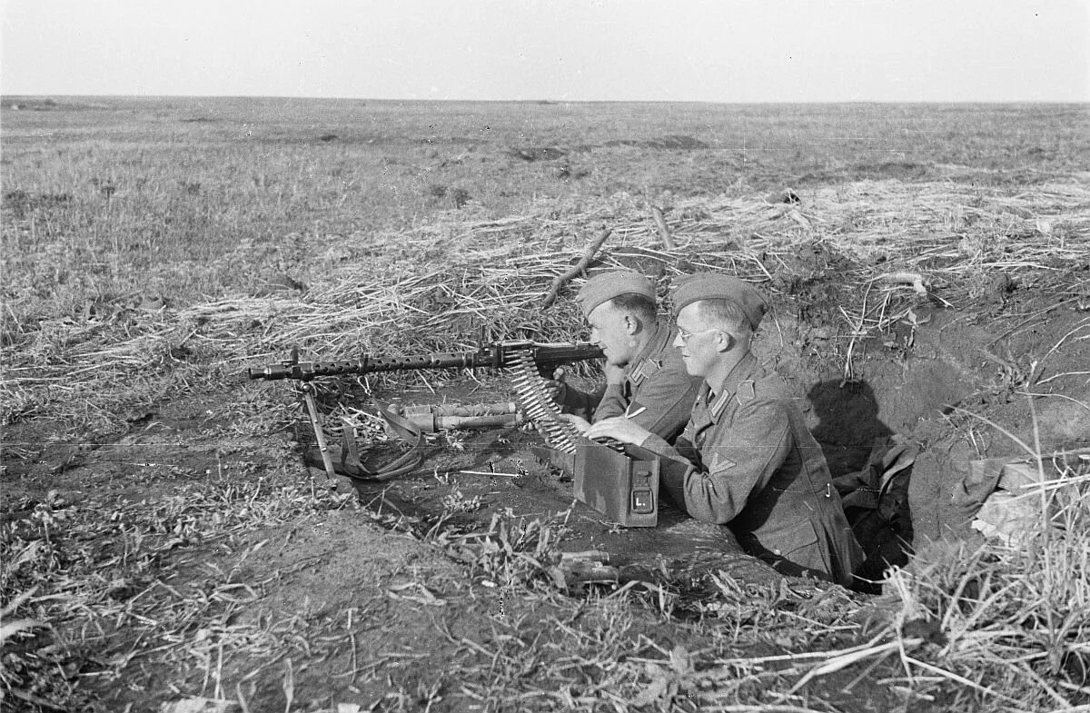 Двое в окопе. Двое в окопе. Иллюстрации на военную тему. Вов в окопах на фронте 1941-1945. Немецкие солдаты 1 мировой войны в окопах.