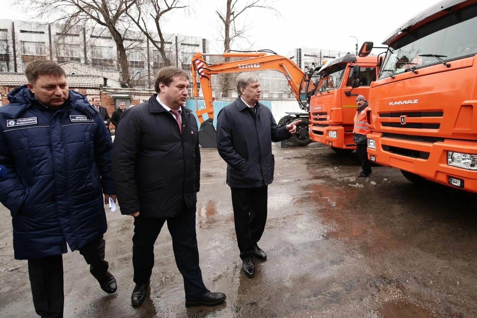 Водоканал ульяновск сайт. Спецтехника Ульяновск Водоканал. Рабочие машины водоканала. Автопарк. Автопарк спецтехники фото.