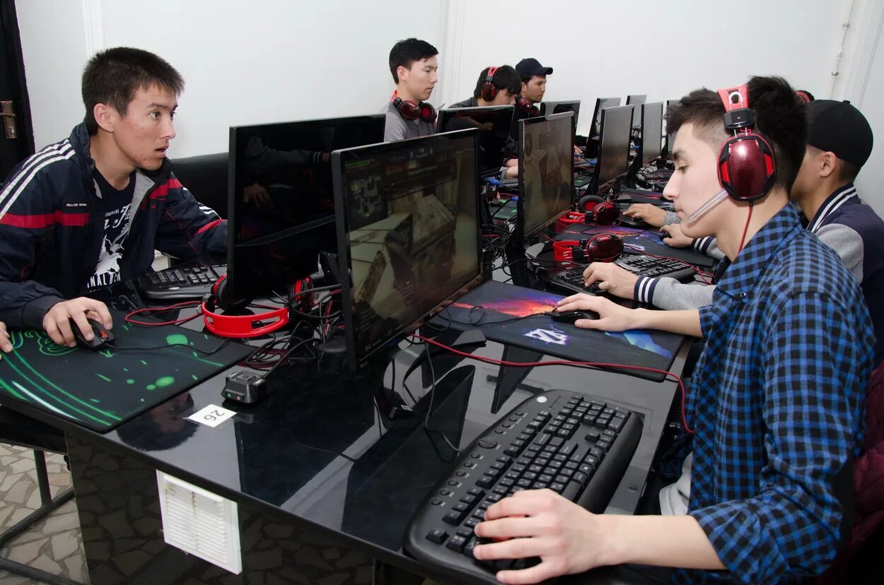 кибер первые. киберспортивные турниры. кибер первые. турнир по киберспорту. киберарена мажора.