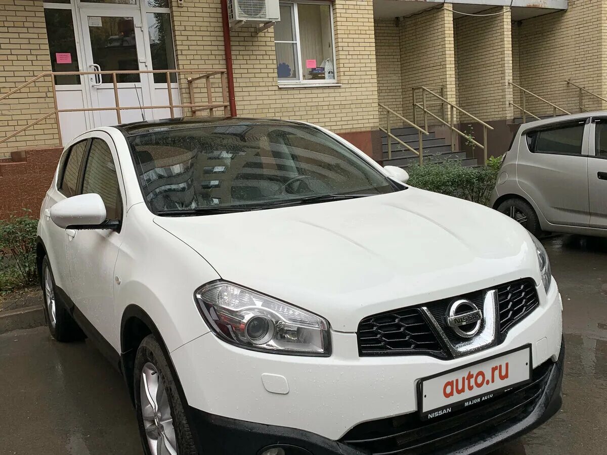 Белый Nissan Qashqai+2 i Рестайлинг 2.0 CVT (141 Л.С.) 4wd. Ниссан Qashqai с панорамной крышей. Nissan Qashqai панорамная крыша. Ниссан Кашкай 2016 панорамная крыша. Куплю ниссан кашкай бу на авито