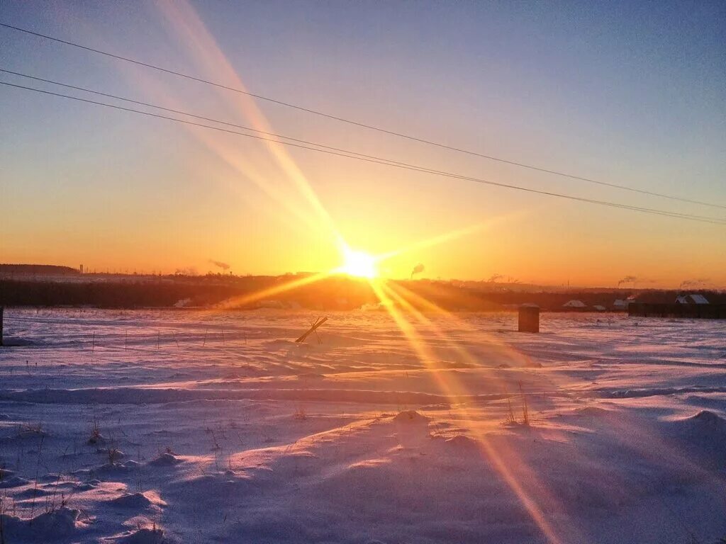 Зима солнце. Зимнее солнцестояние. Горы солнце. Солнце зимой высоко или. Снег и солнце.