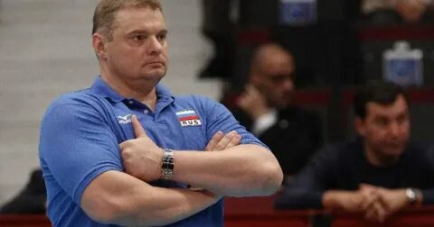 Тренер сборной по волейболу