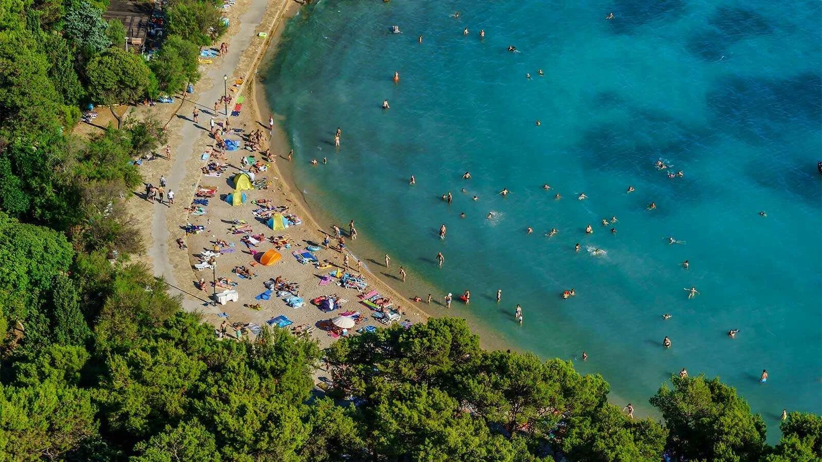 Сплит хорватия пляжи. Хорватия далмация брела. Пляжи хорватии. Золотой рог хорватия. Пляжи хорватии.